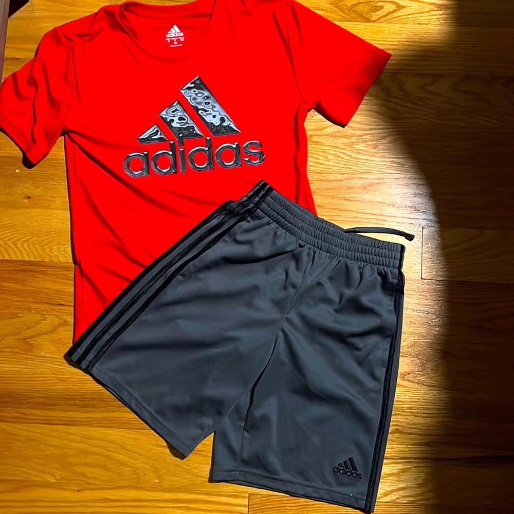 Kids New Adidas set size 8 (S)